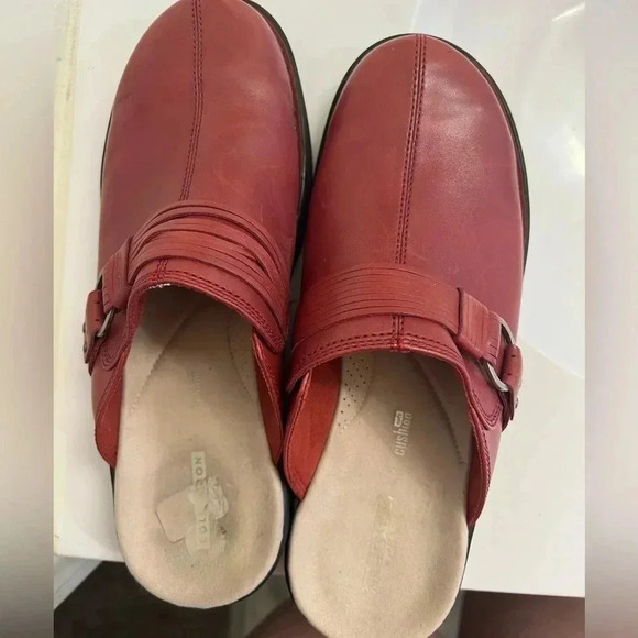 Clarks red slip on clogs size 9 - Picture 2 of 7